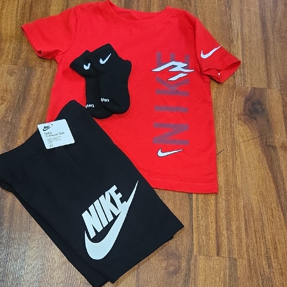 Nike Kids Set Outfit Size 4  Red and Black T-Shirt Shorts + Socks NWT